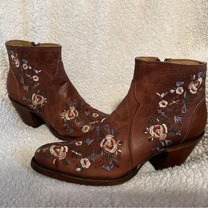 Shyanne ankle boots- Pretty floral womens size 9